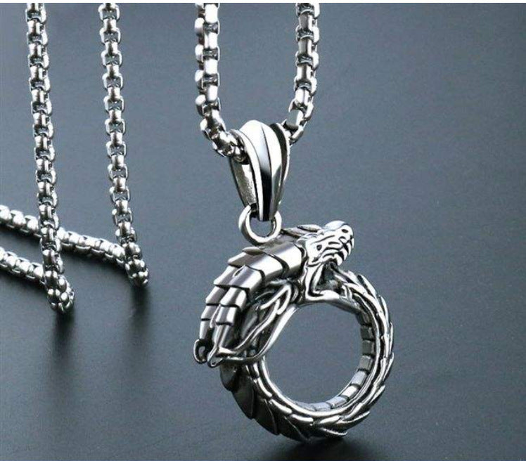 The tail snake titanium steel necklace men's humane personality domineering men's pendant male European and American hip hop retro sweater chain atmosphere