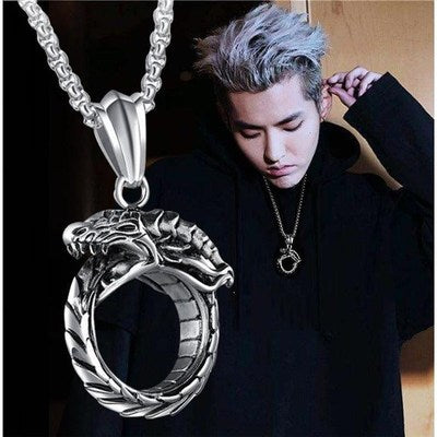 The tail snake titanium steel necklace men's humane personality domineering men's pendant male European and American hip hop retro sweater chain atmosphere